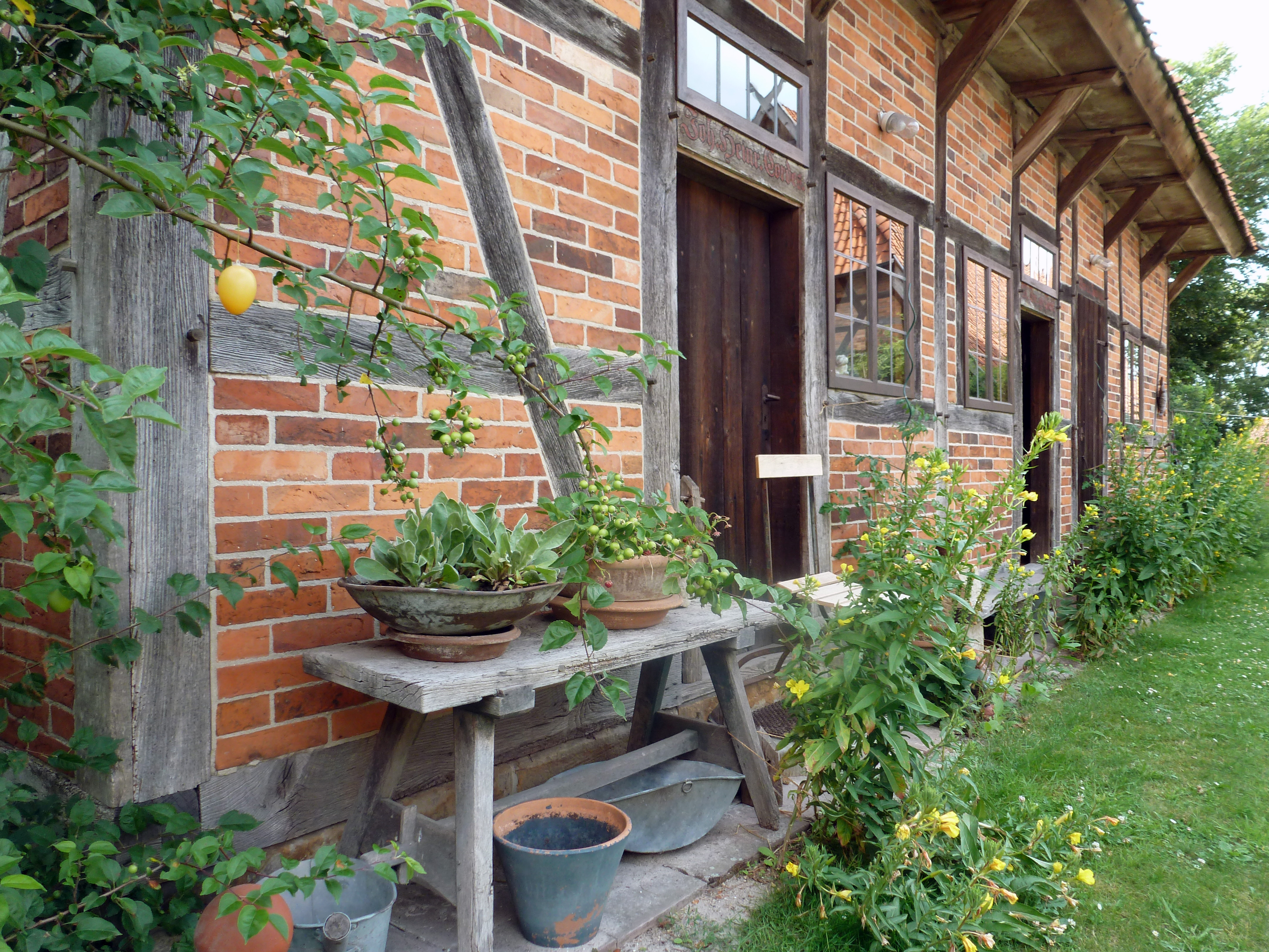 Fachwerkhaus mit Sandsteinfundamentsteinen